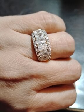 Fashion Jewelry Classic Silver-Tone Cubic Zirconia Band Ring White Clear Size 7